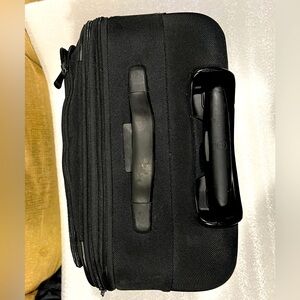 TUMI T-Tech Expandable 2-Wheeled Carry On 5720D  Black 21" x 16" x 9.5"